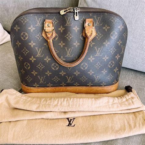 louis vuitton vintage dust bag.